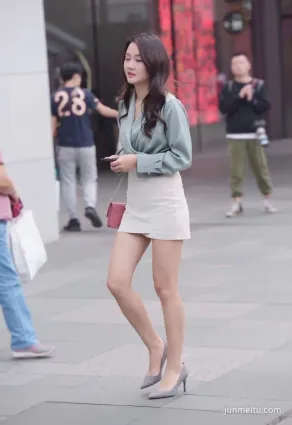 街拍美腿有一种优雅来自短裙