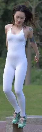 街拍视频连体紧身裤瑜伽套装完美身材气质女郎