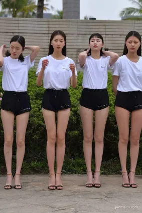 北京街拍熱褲青春模特排長隆，美女身材非常棒個性前衛
