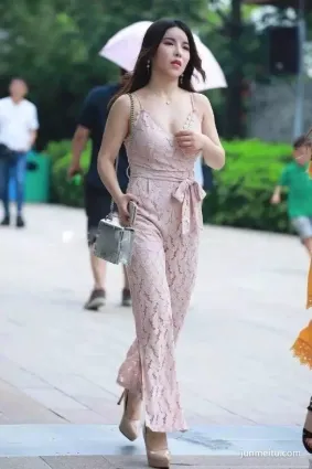 香港街拍“闊太太套裝”，不俗不媚，盡顯女人味