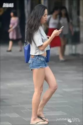 街拍夏日北京大長腿性感美女！（組圖）