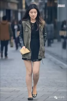 街拍争奇鬥豔的北京秋裝美女！（組圖）