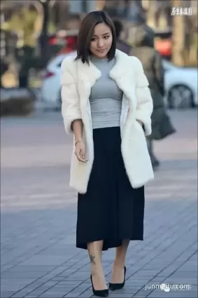 街拍極寒天氣時尚美女怎麼穿？（組圖）