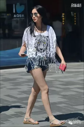 街拍北京潮女性感短褲混搭秀！（組圖）