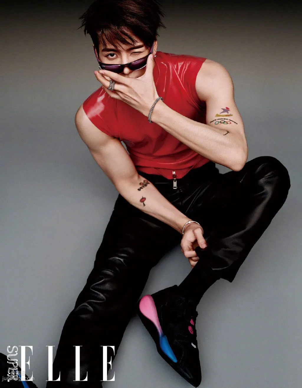 肌肉维度刚刚好，香港肌肉帅哥王嘉尔性感杂志写真图片套图1