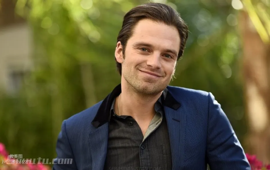 西装帅哥塞巴斯蒂安-斯坦（Sebastian Stan）写真套图6