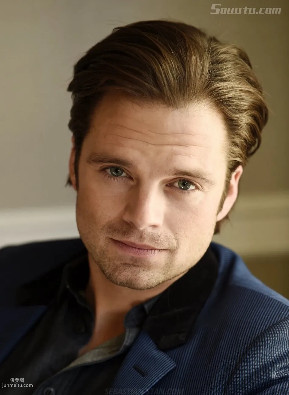 西装帅哥塞巴斯蒂安-斯坦（Sebastian Stan）写真套图2