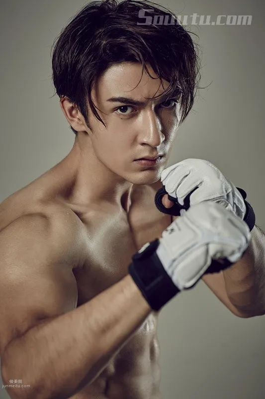 帅哥明星米热拳击主题写真，半裸上身大秀肌肉套图5