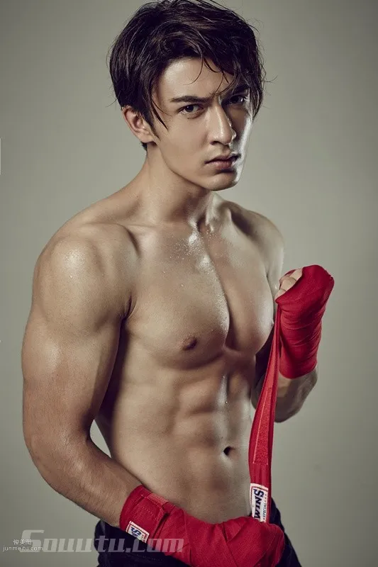 帅哥明星米热拳击主题写真，半裸上身大秀肌肉套图4