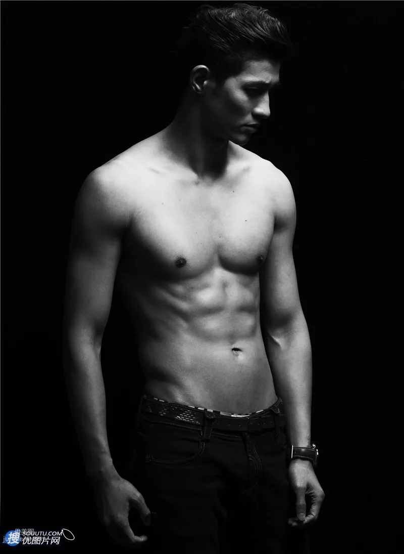 肌肉型男李子峰高清半裸黑白写真-展完美健硕身材套图2