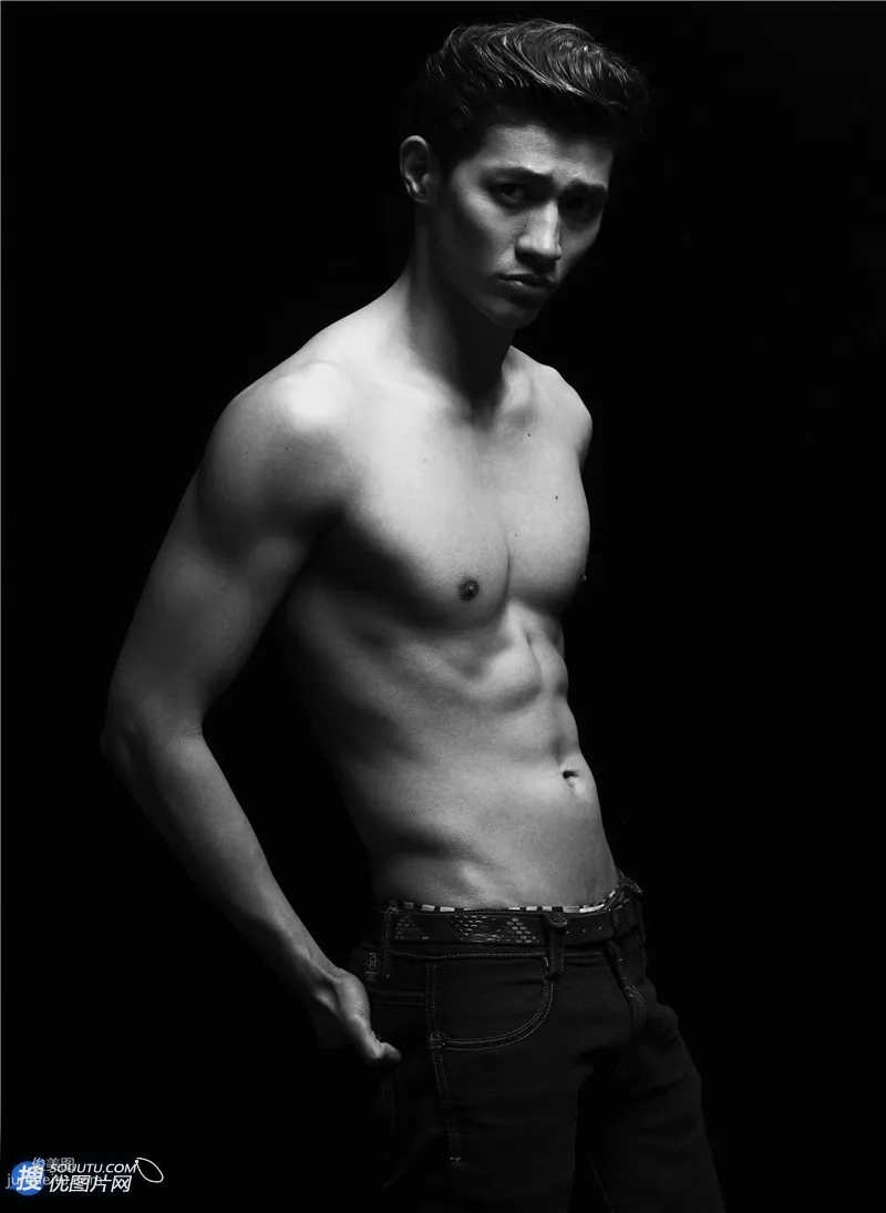肌肉型男李子峰高清半裸黑白写真-展完美健硕身材套图6