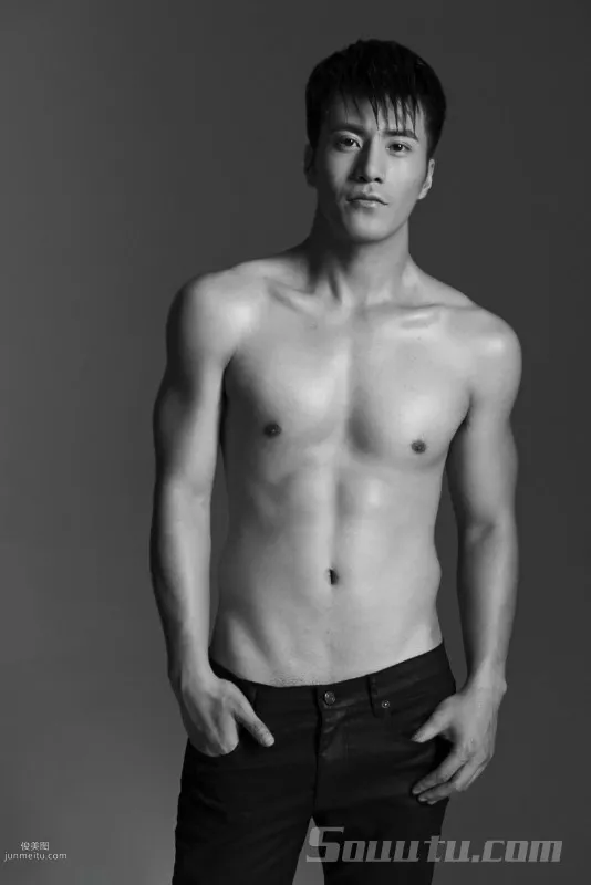 帅哥李晨浩黑白写真大片，大秀肌肉腹肌完美身材套图7