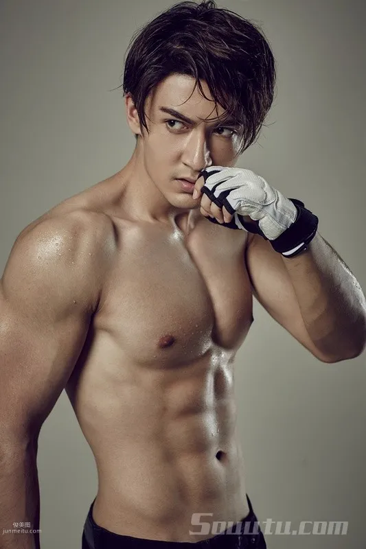 帅哥明星米热拳击主题写真，半裸上身大秀肌肉套图2