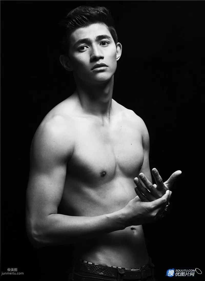 肌肉型男李子峰高清半裸黑白写真-展完美健硕身材套图1