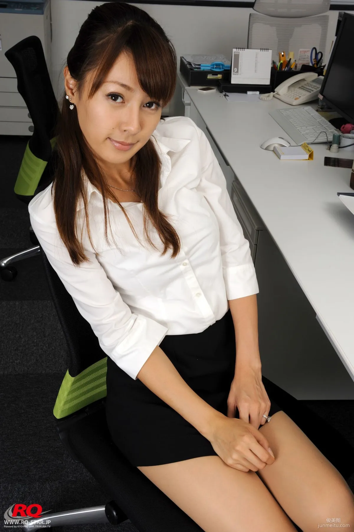 [RQ-STAR] NO.00062 Tomoe Nakagawa 中川知映 Office Lady 写真集34