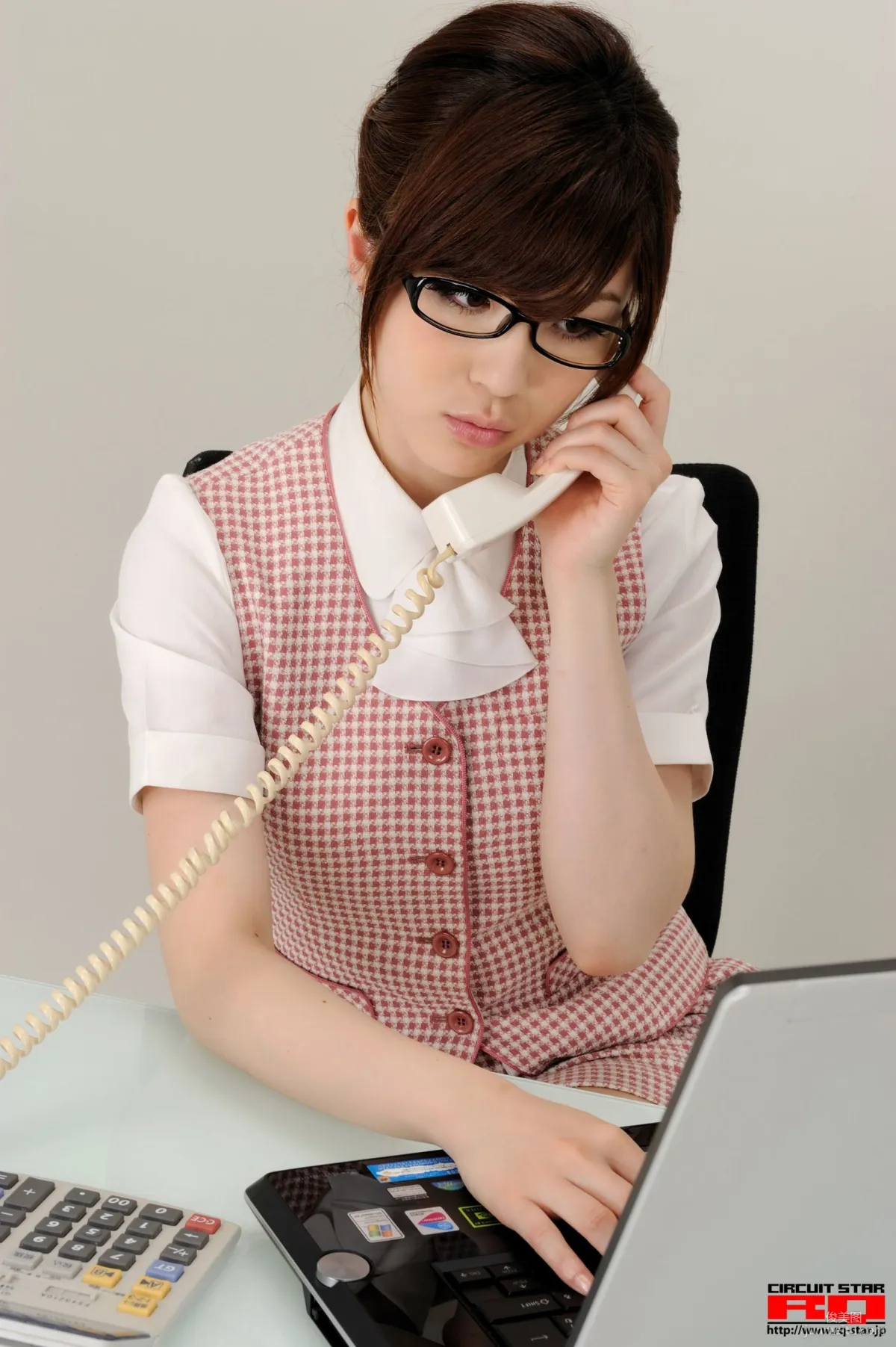 [RQ-STAR] NO.00365 荒木よし穂 Office Lady 办公室女郎 写真集56