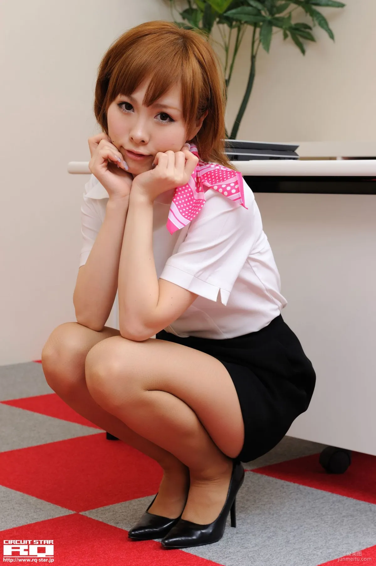 [RQ-STAR] NO.00484 倉持さゆ Office Lady 写真集22