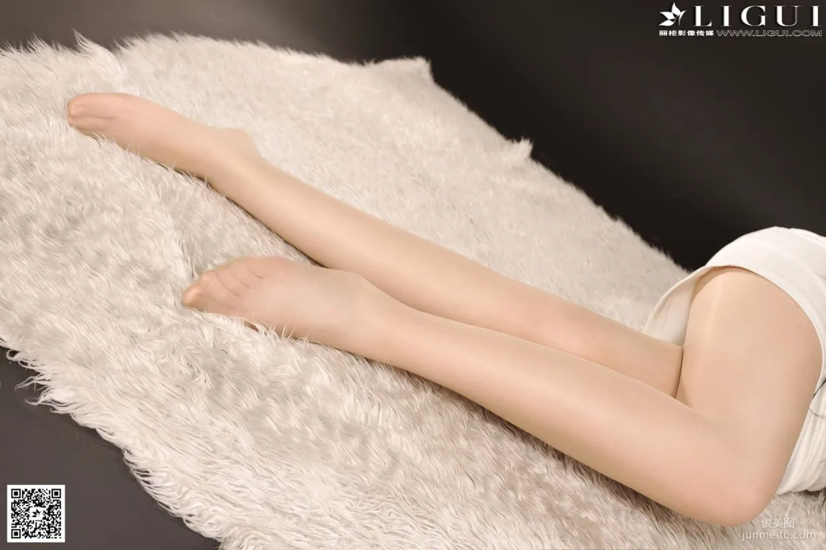 [丽柜LiGui] Model 菲菲《绿色职业装丽人丝足》美腿玉足写真图片11