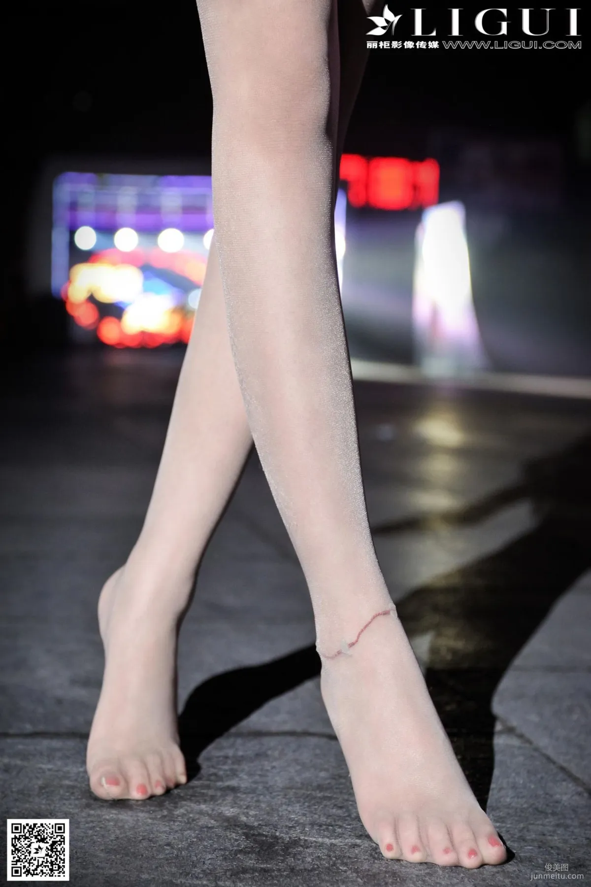 [丽柜LiGui] Model 凌凌《超短裙街拍高跟美足》美腿玉足写真图片32