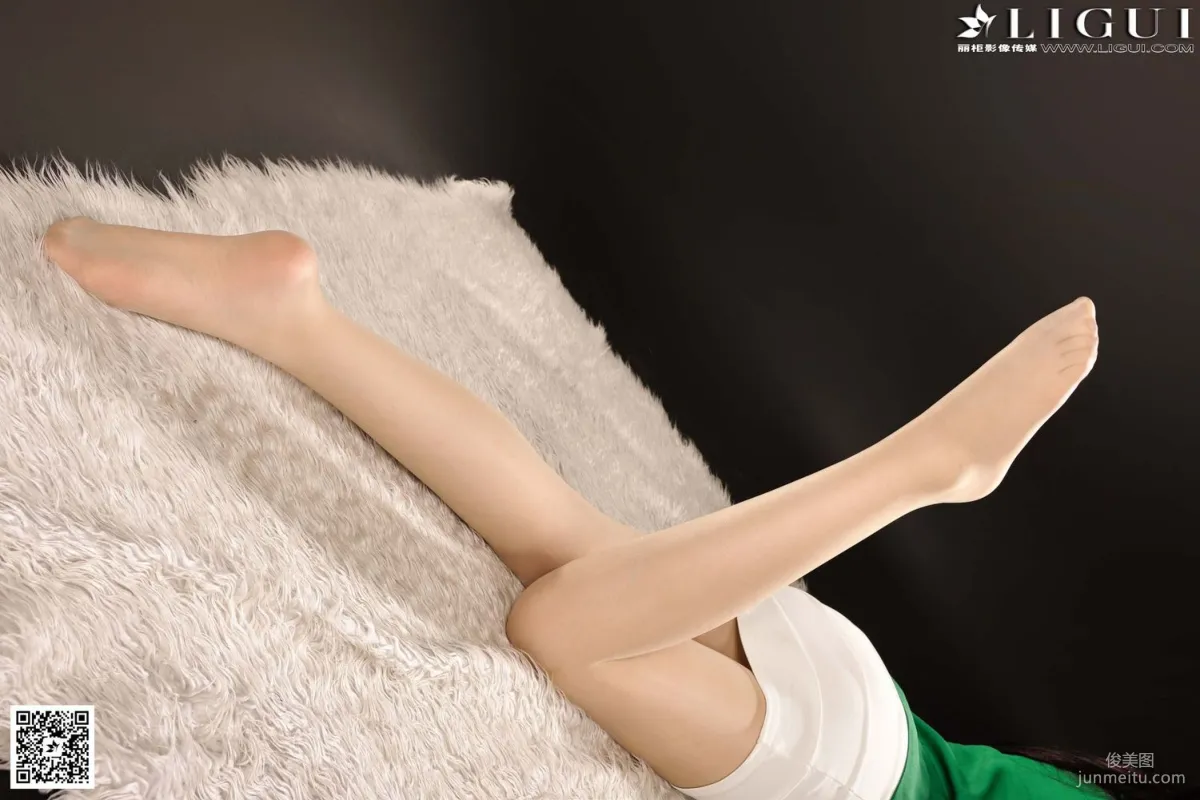 [丽柜LiGui] Model 菲菲《绿色职业装丽人丝足》美腿玉足写真图片33