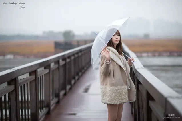 极品韩国美女李恩慧《下雨天街拍》 写真集