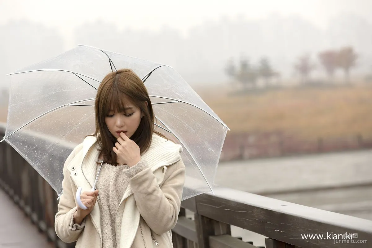 极品韩国美女李恩慧《下雨天街拍》 写真集9