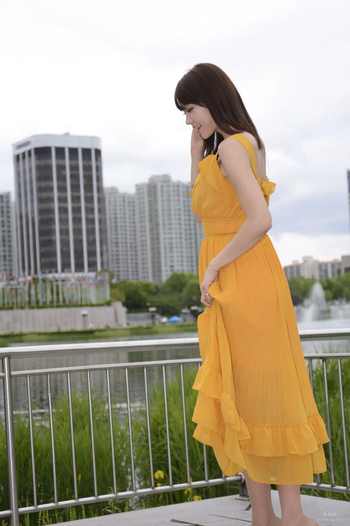 李二慧《外拍气质黄色长裙系列》写真集26