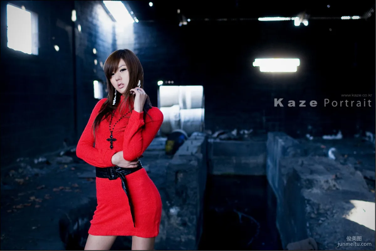 韩国模特黄美姬《废墟里的红衣美女》写真集6