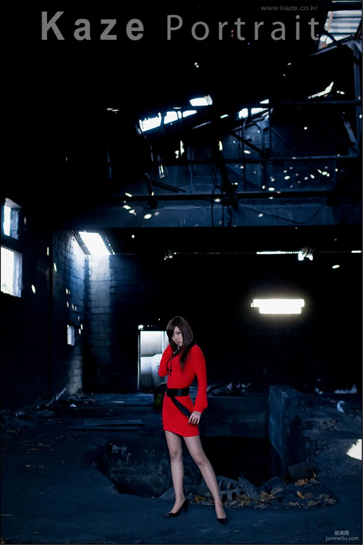 韩国模特黄美姬《废墟里的红衣美女》写真集29
