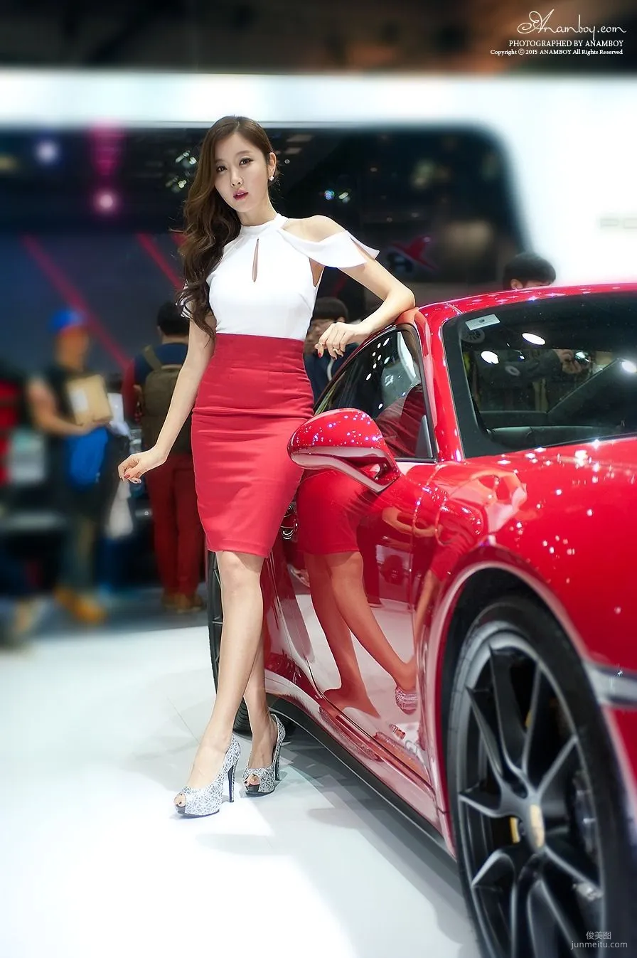 韩国车模崔星雅/崔星儿《车展红色套裙系列》图片合辑14
