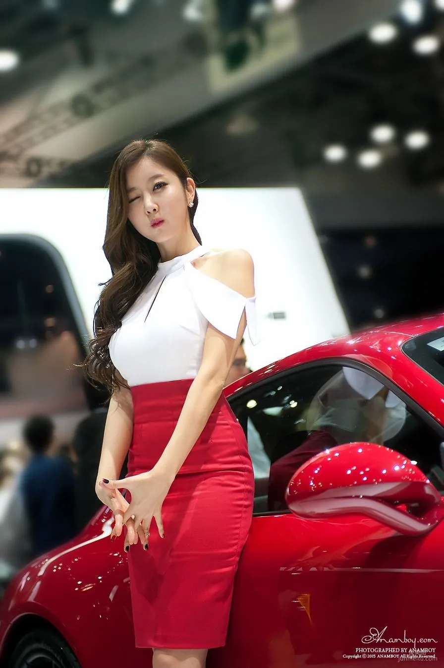 韩国车模崔星雅/崔星儿《车展红色套裙系列》图片合辑11