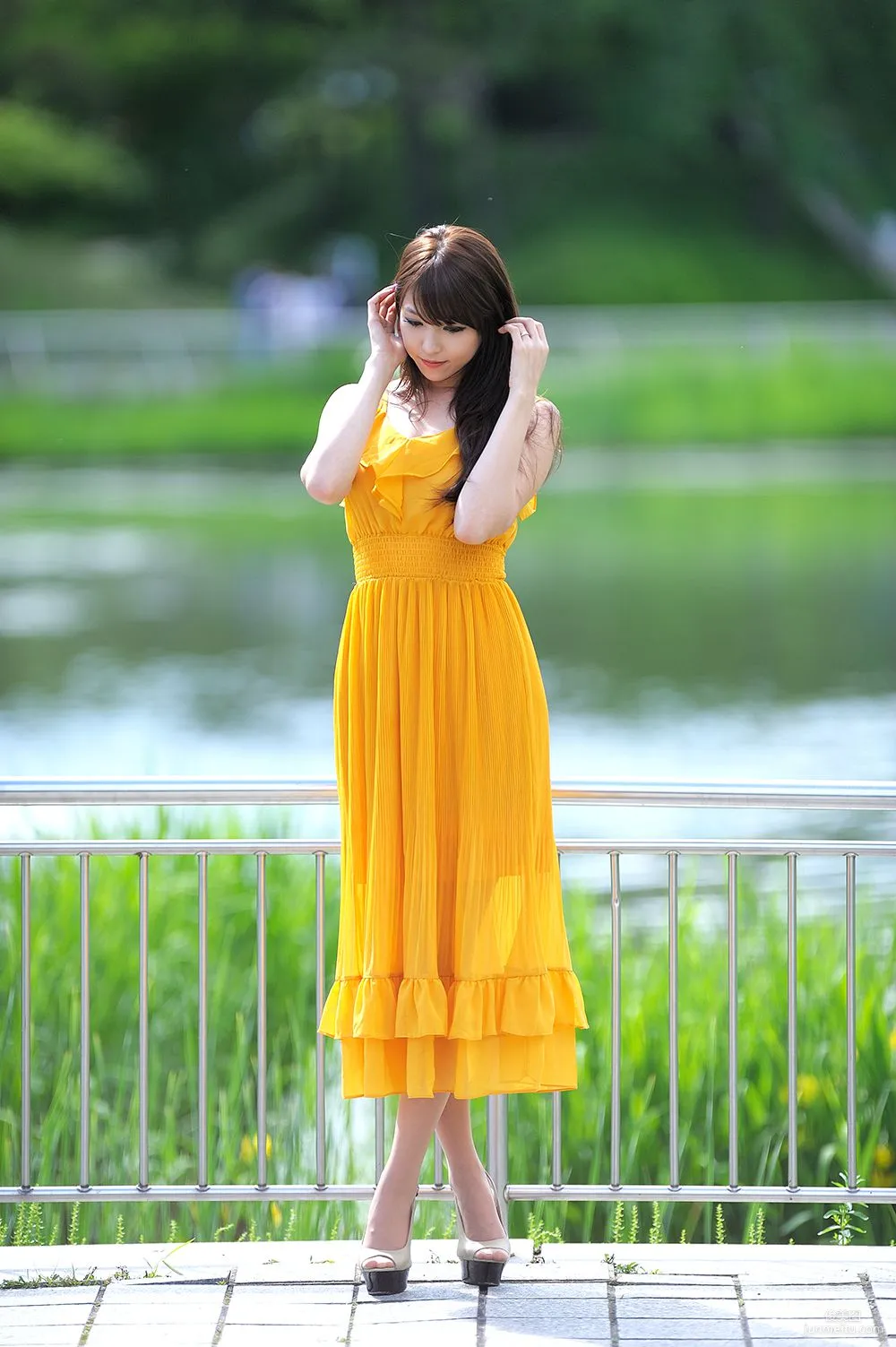 李二慧《外拍气质黄色长裙系列》写真集10