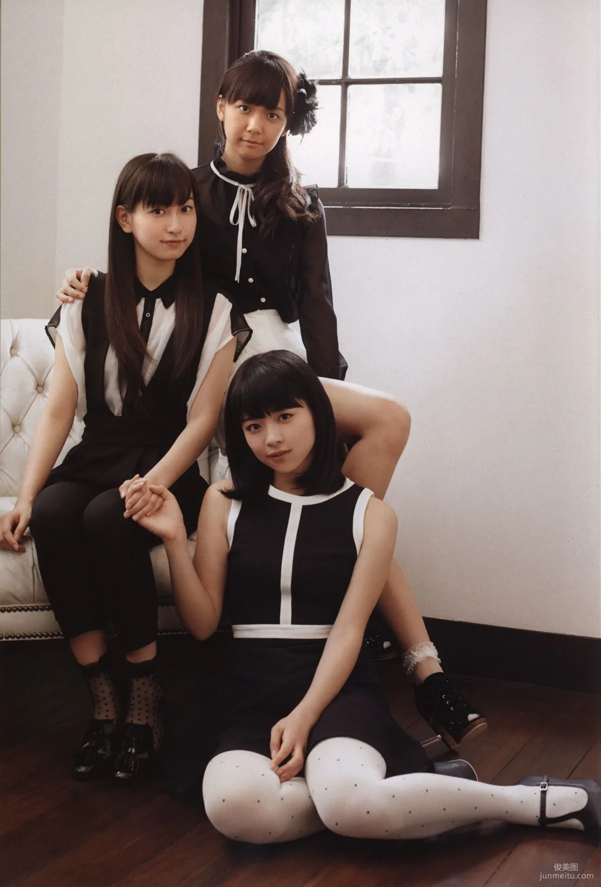 日本美少女组合Juice=Juice《OFFICIAL PHOTO BOOK》写真集44