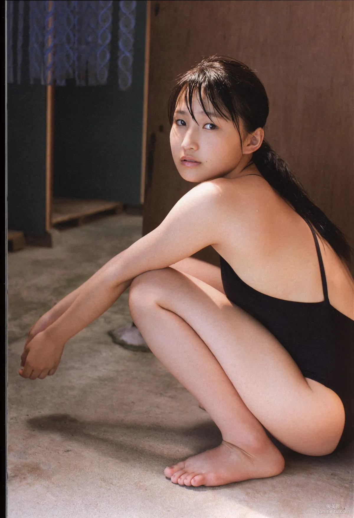 Riho Sayashi 鞘師里保《太陽》写真集77