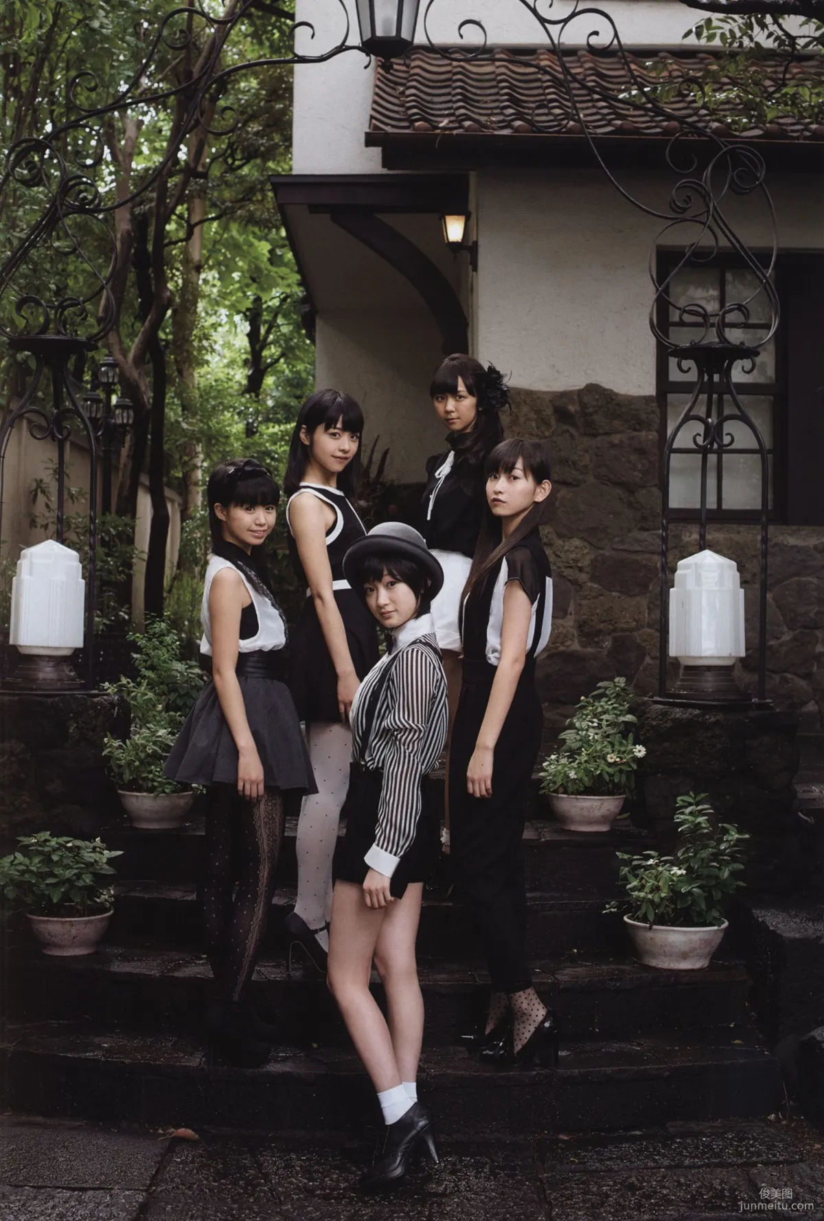 日本美少女组合Juice=Juice《OFFICIAL PHOTO BOOK》写真集49