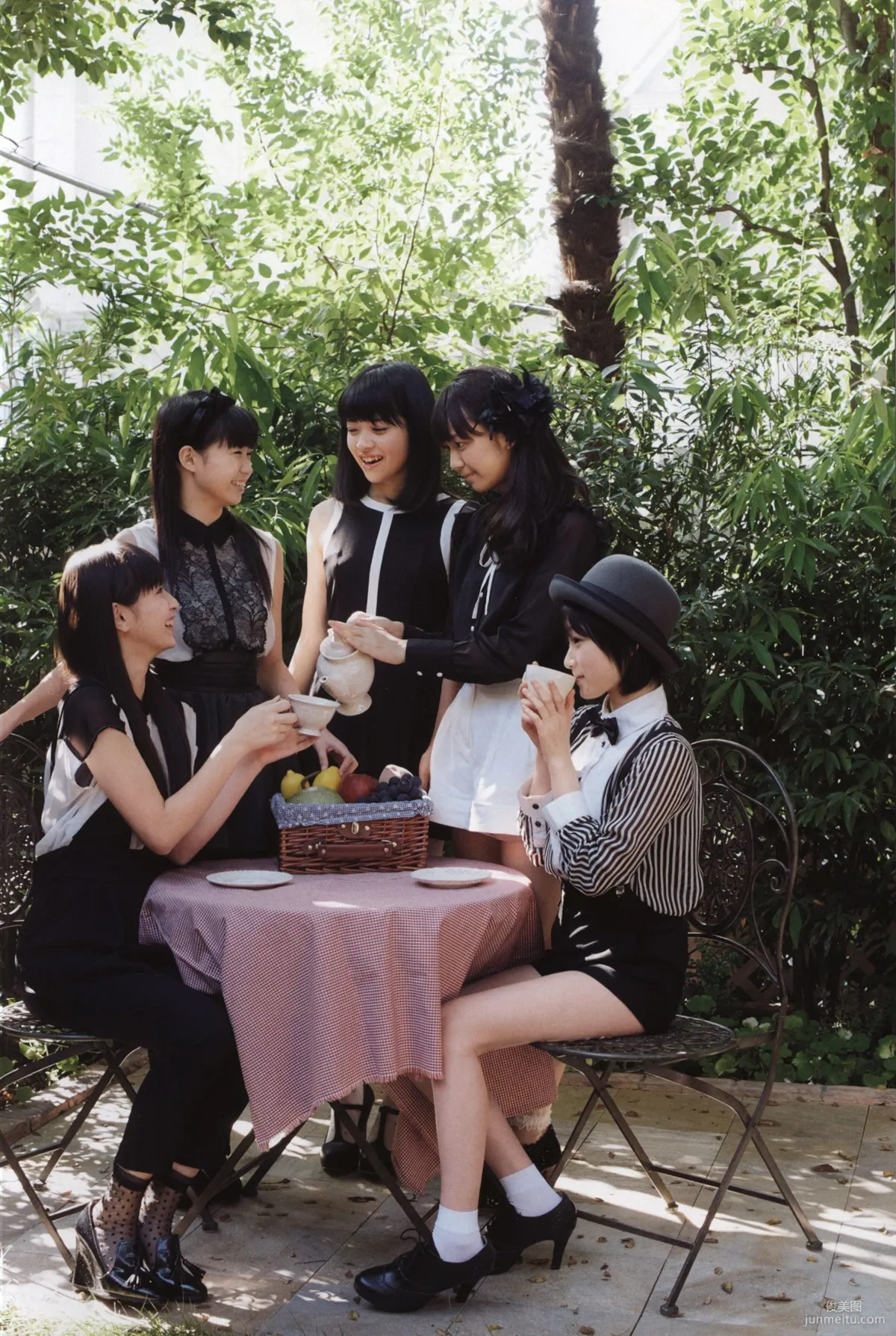 日本美少女组合Juice=Juice《OFFICIAL PHOTO BOOK》写真集47