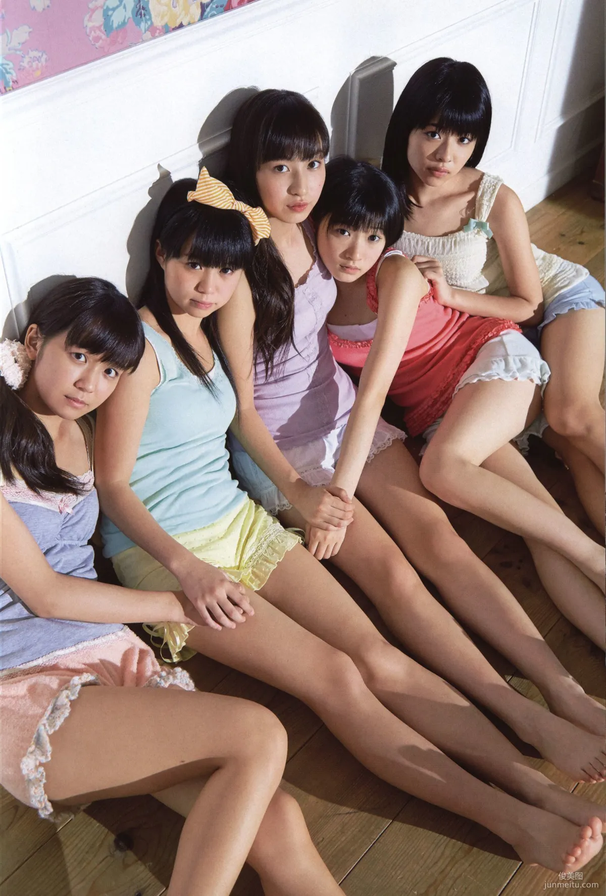 日本美少女组合Juice=Juice《OFFICIAL PHOTO BOOK》写真集53