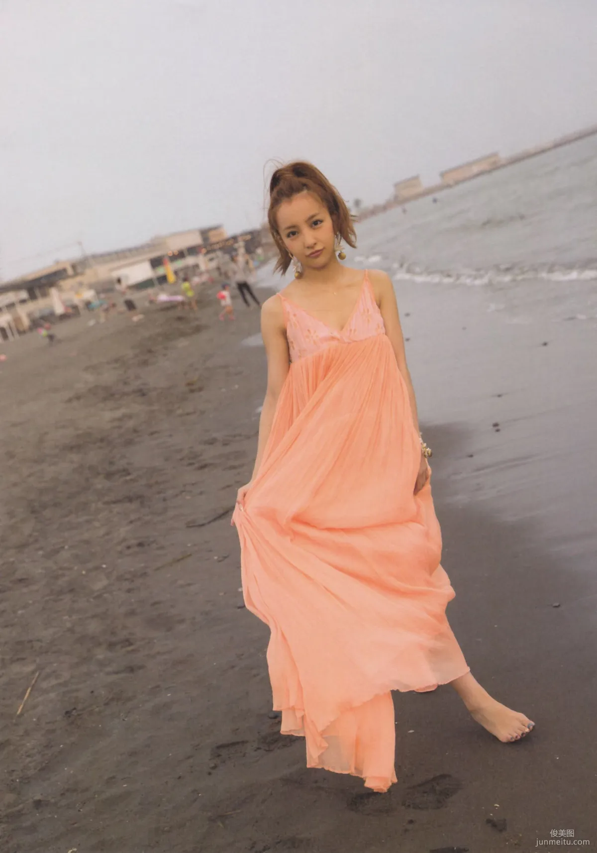 板野友美 AKB48卒業記念《Tomochin ともちん》写真集  20