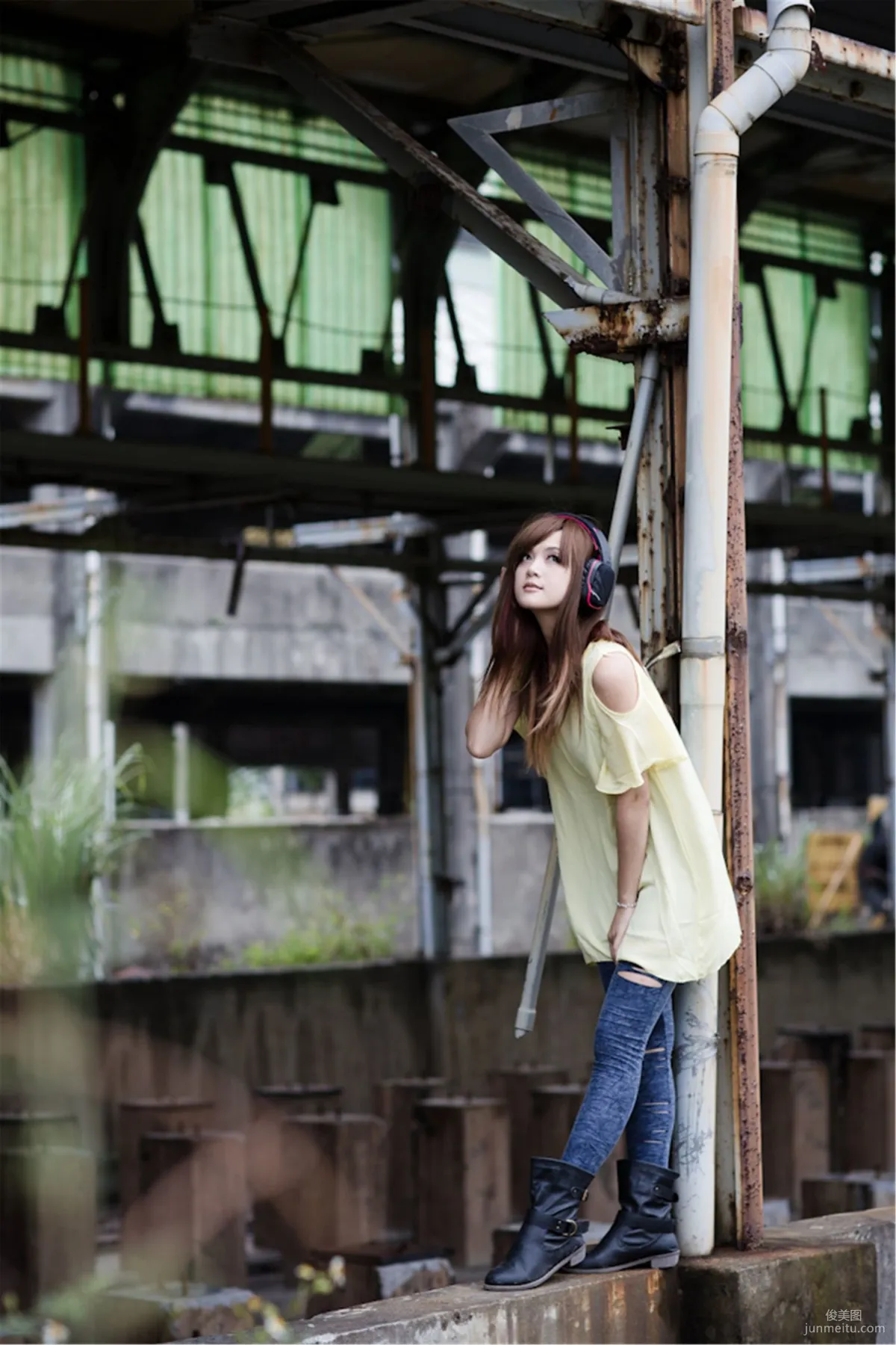 台湾美女模特熊維尼《南港废墟外拍》写真集4
