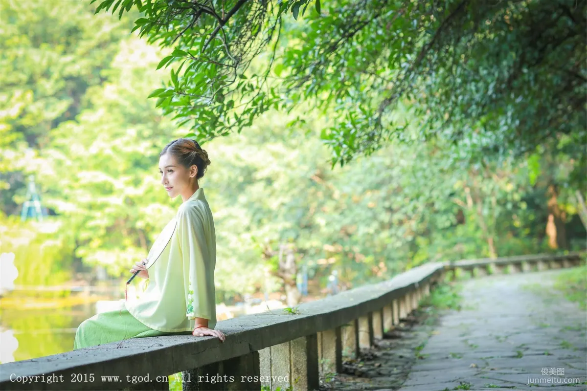 艾希ICE《女神身着清新汉服 从湖畔缓缓走来》 [TGOD推女神] 写真集5