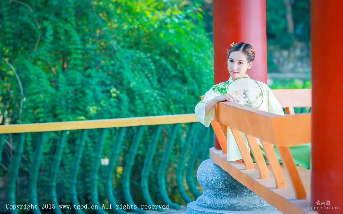 艾希ICE《女神身着清新汉服 从湖畔缓缓走来》 [TGOD推女神] 写真集16