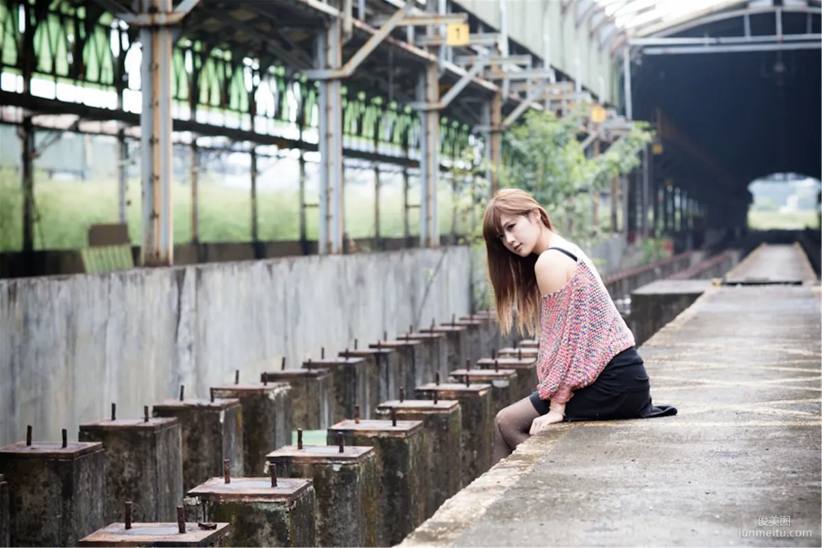 台湾美女模特熊維尼《南港废墟外拍》写真集1