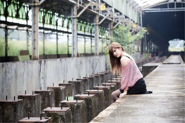 台湾美女模特熊維尼《南港废墟外拍》写真集