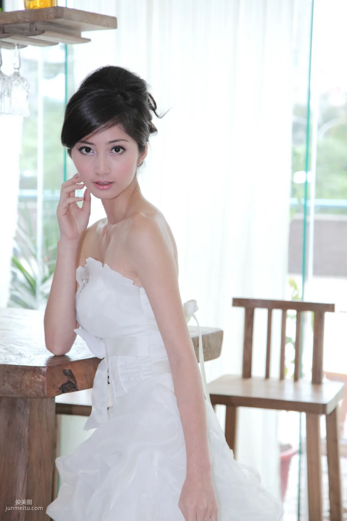 台湾气质美女Emily《唯美白色婚纱》 写真集29
