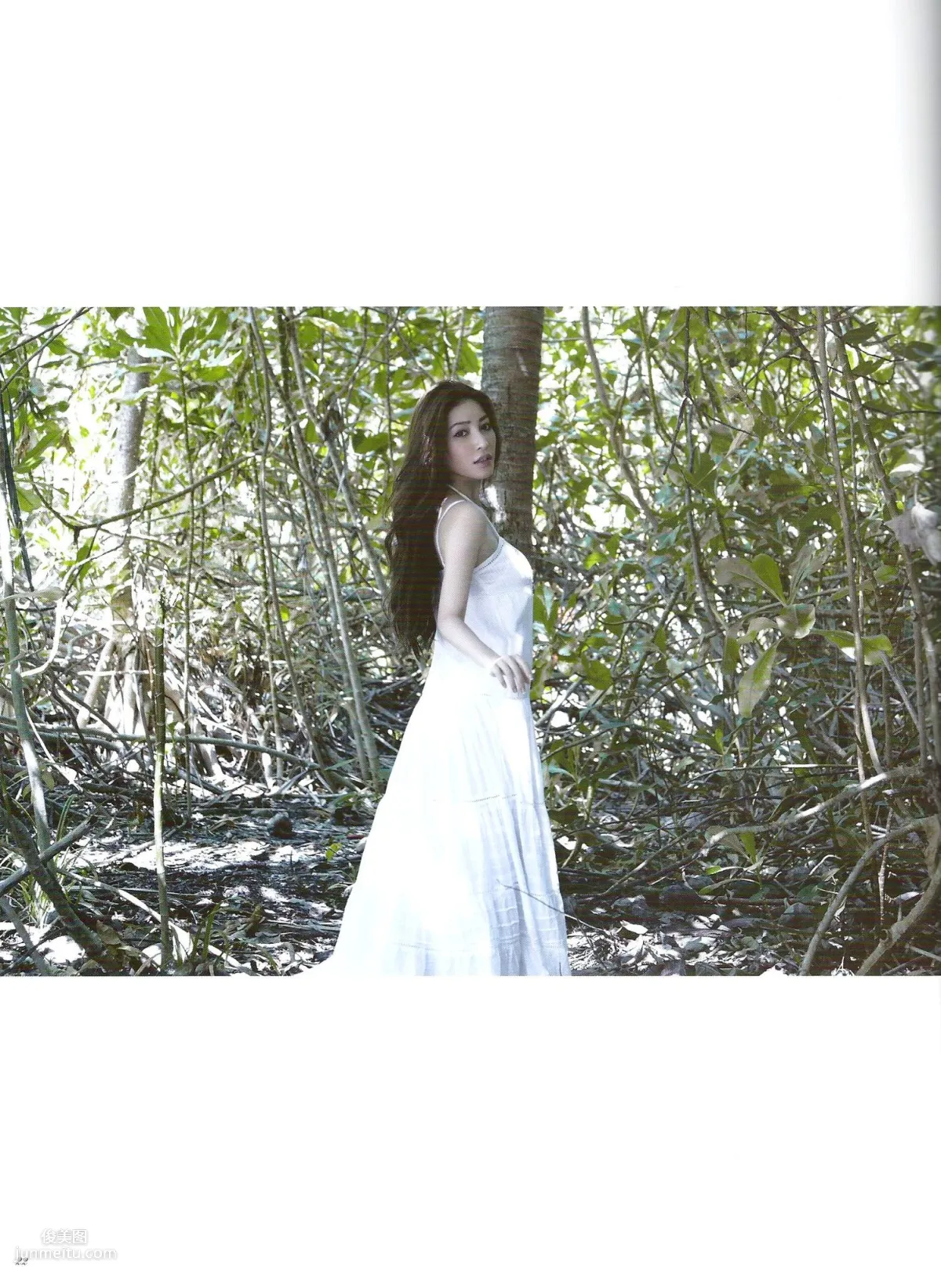 台湾美女许维恩Sharon《维恩的秘密花园》写真集13