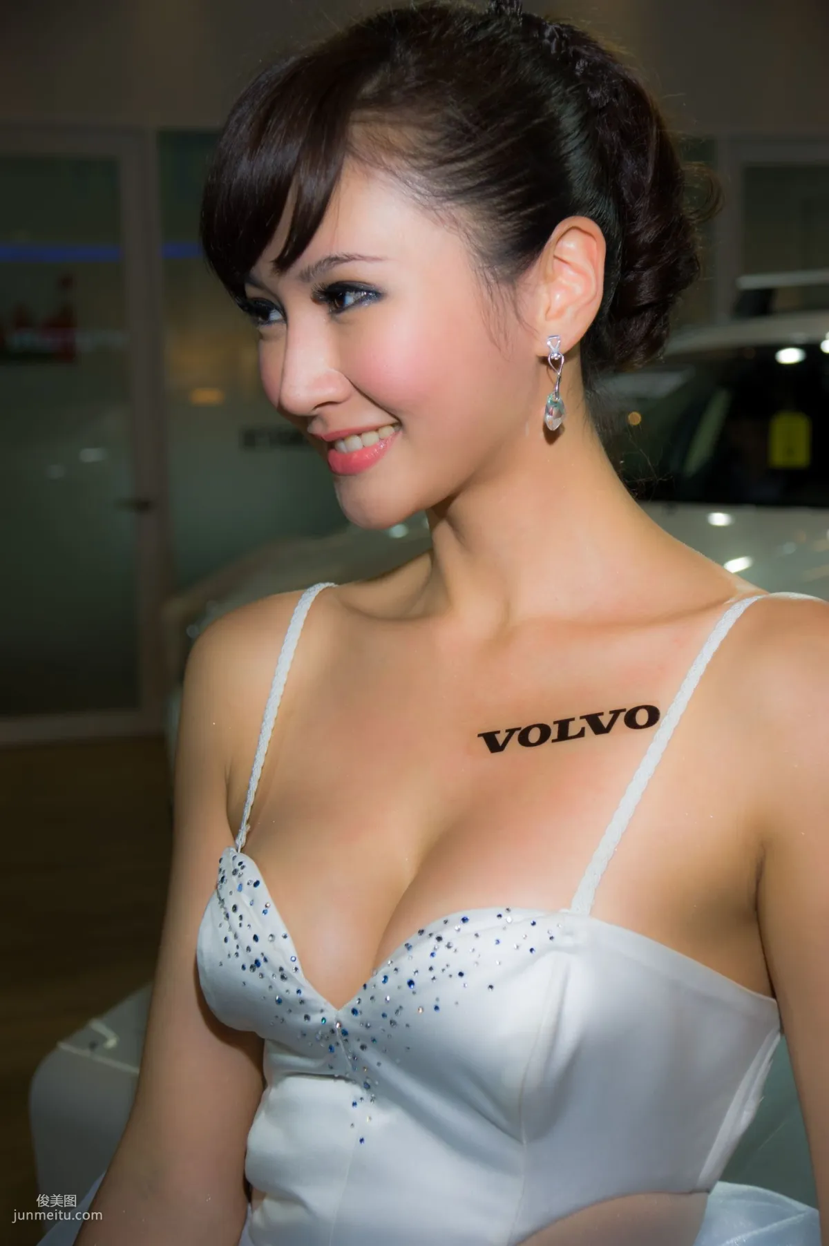 Mia魏靖軒《VOLVO车展美乳系列》高清套图52