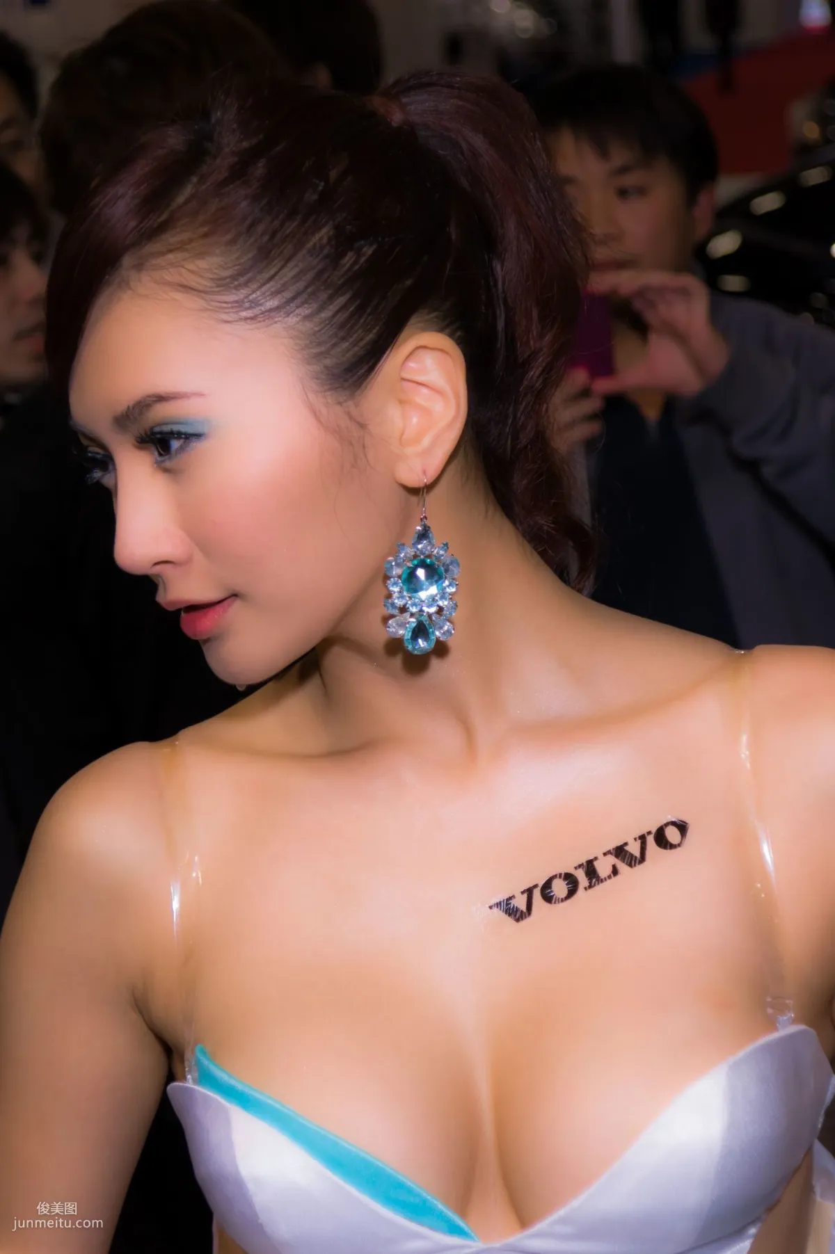 Mia魏靖軒《VOLVO车展美乳系列》高清套图23