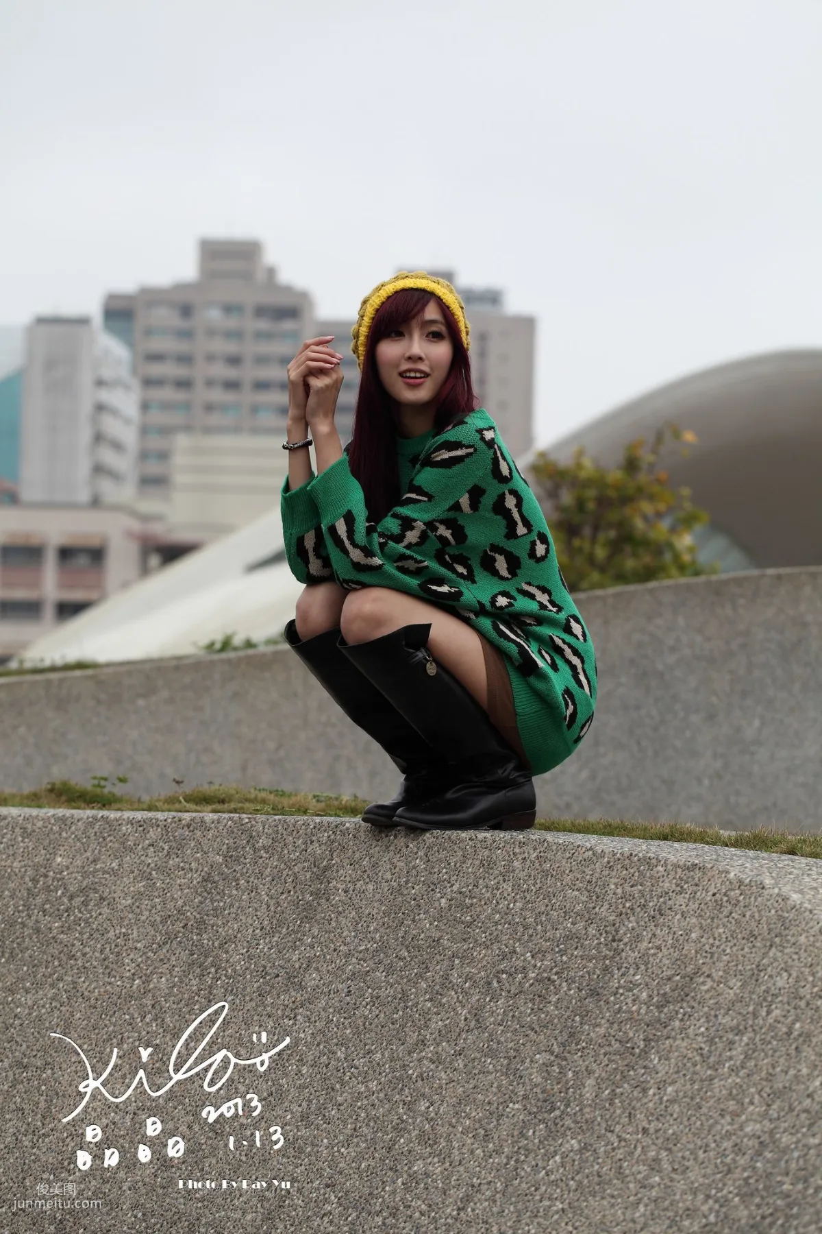 台湾模特廖挺伶/Kila晶晶《绿色长衣+长靴》街拍写真集11