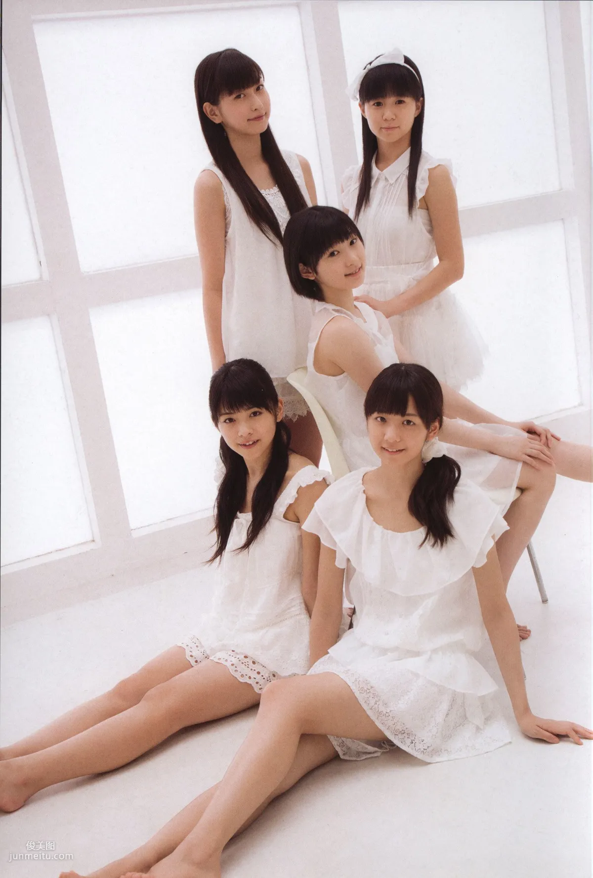 Juice=Juice《OFFICIAL PHOTO BOOK》 [PB] 写真集37