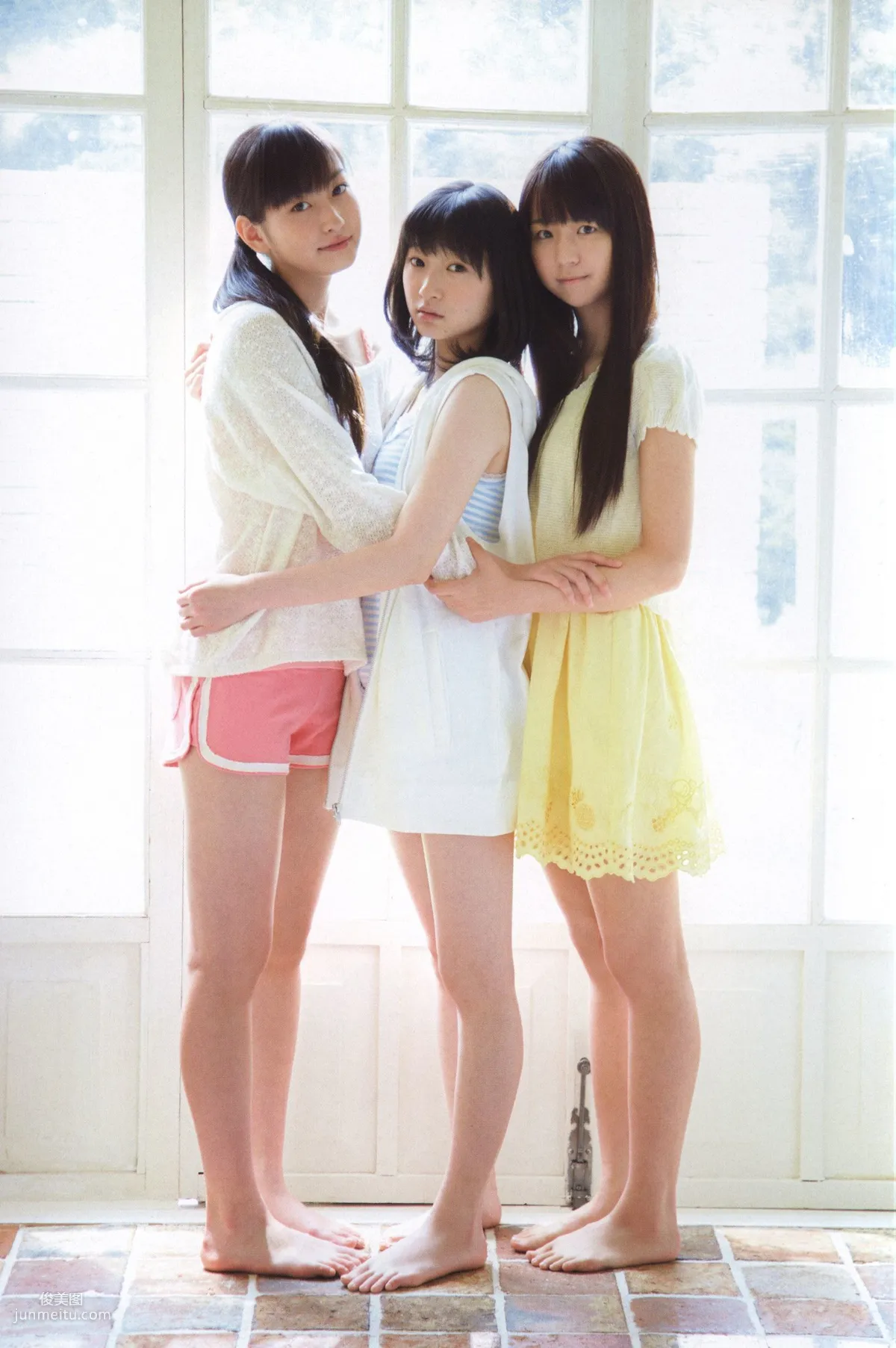 Juice=Juice《OFFICIAL PHOTO BOOK》 [PB] 写真集13